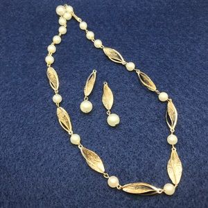 Vintage Choker Necklace with faux pearls